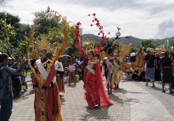 sejarah menciptakan beragam budaya